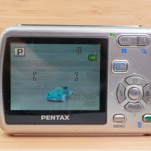 Pentax Optio E30 / 7.1MP / 3x Zoom / Compact Camera - Picture 4 of 9